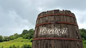 SIDRERIA EN ASTIGARRAGA, ACANTILADOS DE FLYSCH Y SAN JUAN DE LUZ